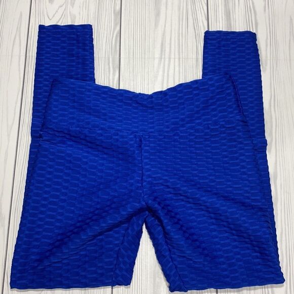 Booty Scrunch Tik Tok Leggings. Size M - Picture 4 of 5